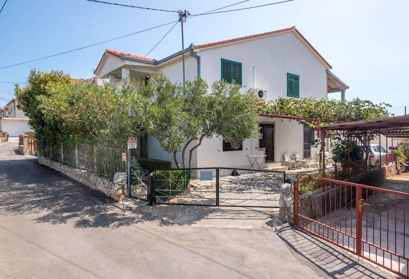 Apartment And Rooms Ruza