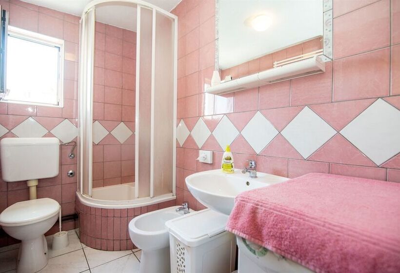 Apartment And Rooms Ruza