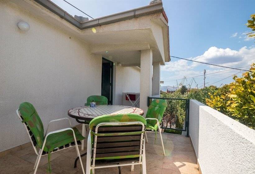 Apartment And Rooms Ruza