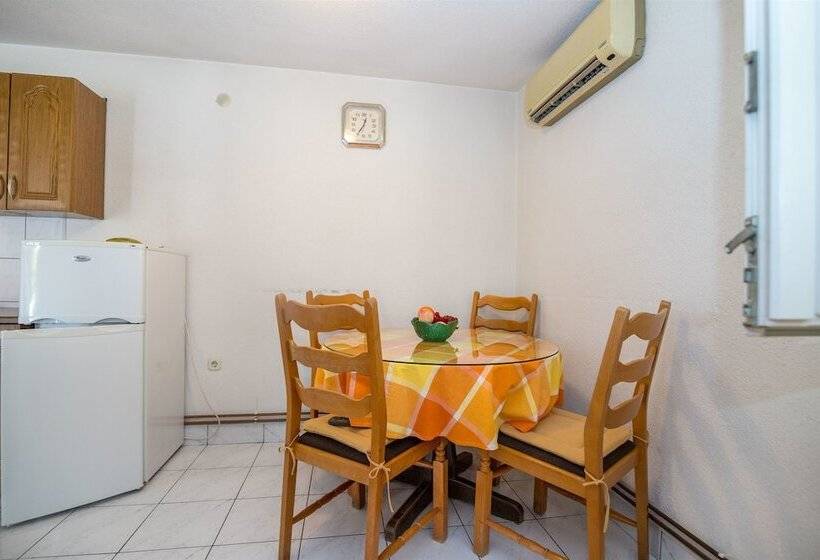 Apartment And Rooms Ruza