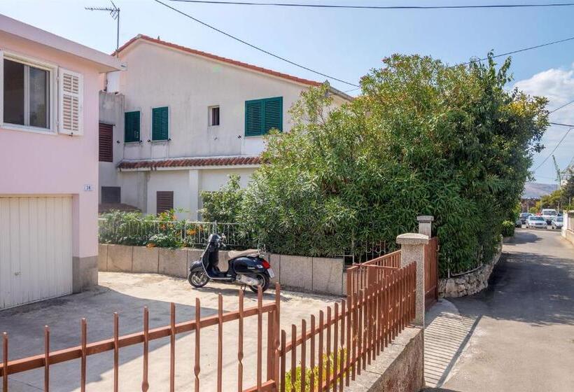 Apartment And Rooms Ruza