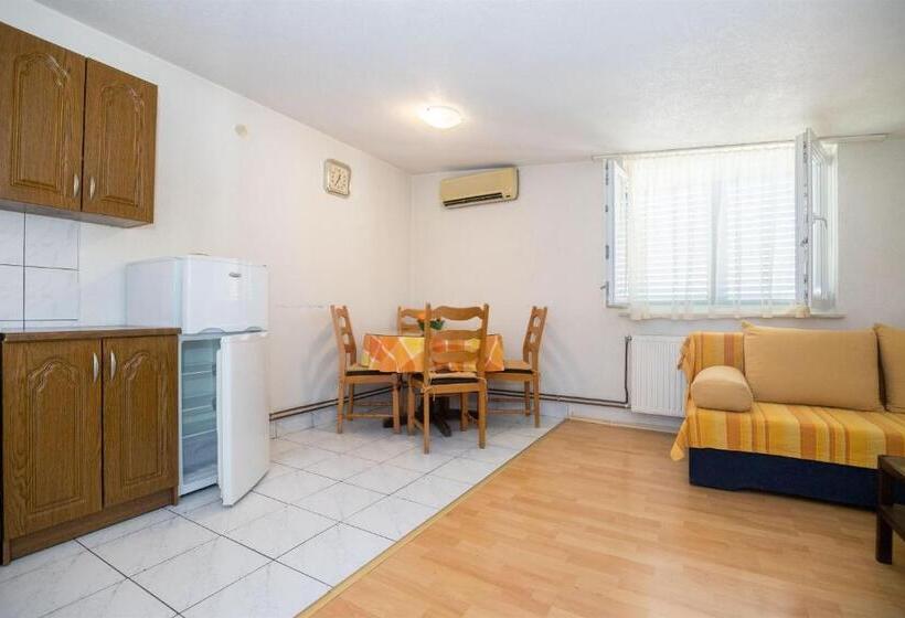 Apartment And Rooms Ruza