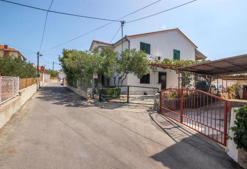 Apartment And Rooms Ruza