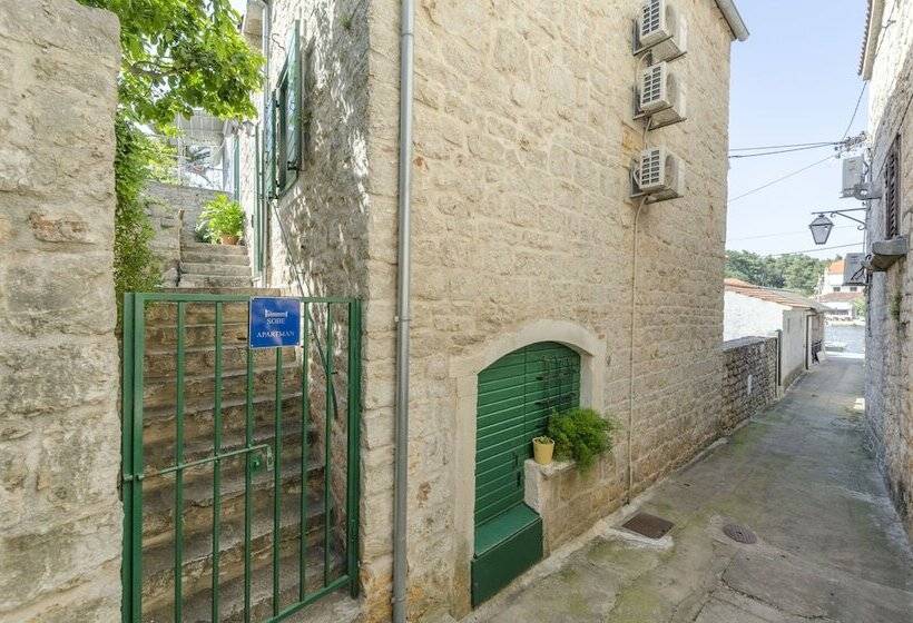 Apartments And Room Lucijo