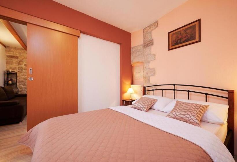 Apartments And Rooms Jare   In Old Town