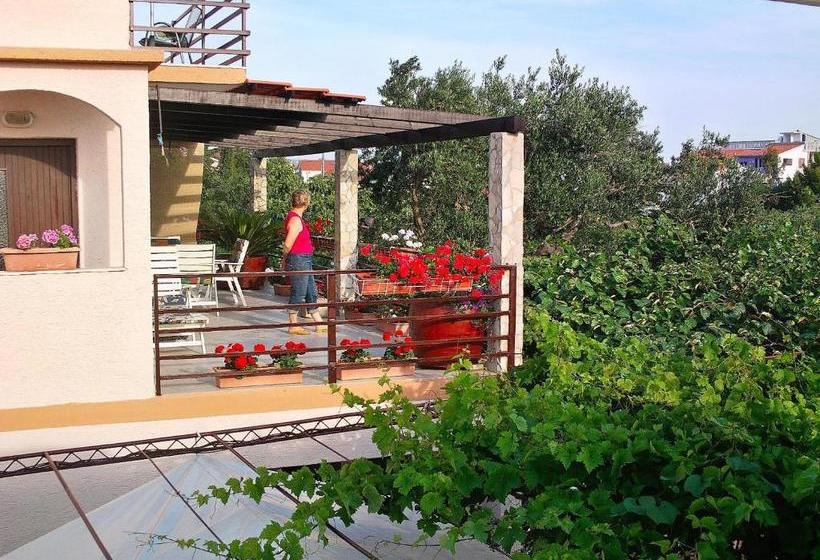 Apartments Viktor Rogoznica