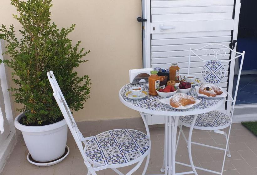 تختخواب و صبحانه A Un Passo Dal Mare