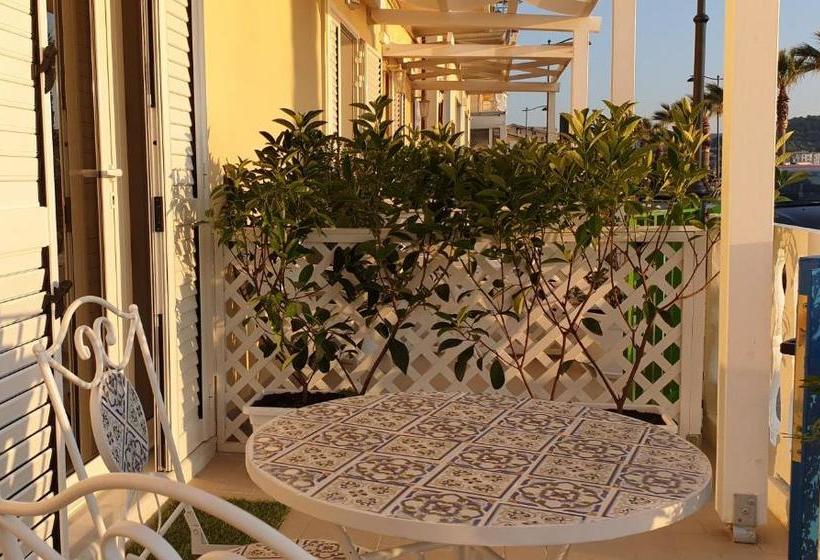 تختخواب و صبحانه A Un Passo Dal Mare