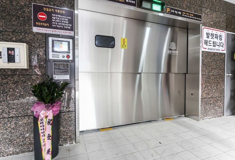 Browndot Hotel   Gold