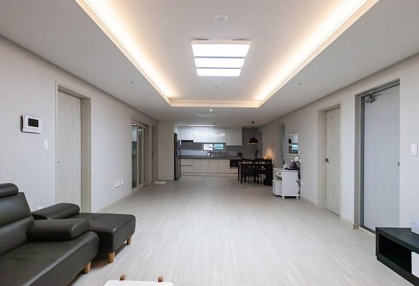 Browndot Hotel   Gold