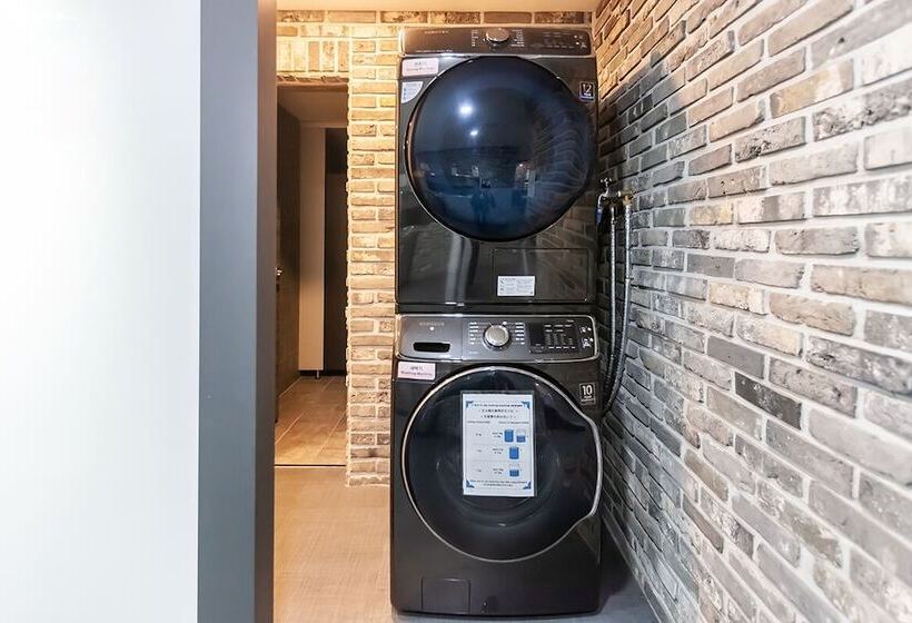 Browndot Hotel   Gold