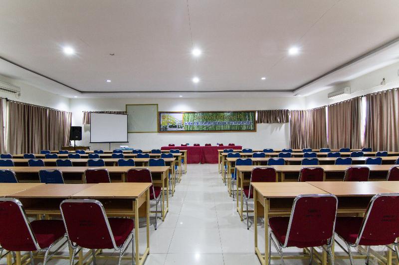 Edotel Amanah Hotel Syariah By Oyo Rooms