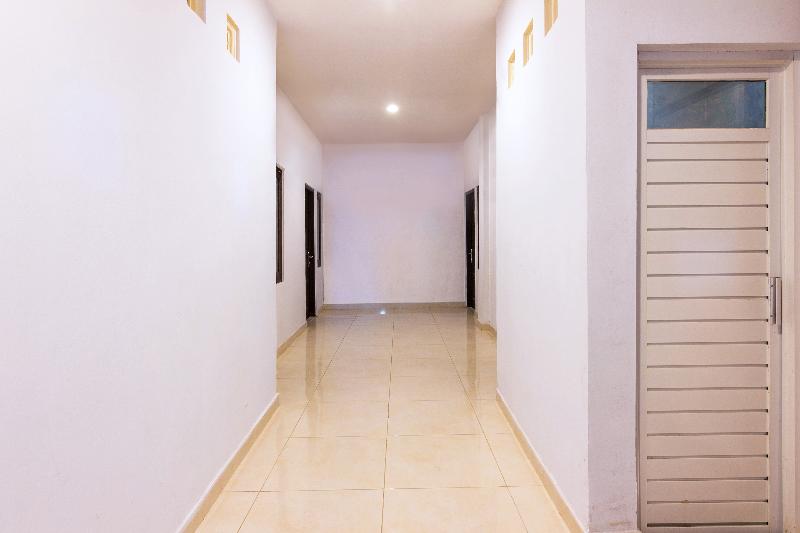 Отель Artomoro Family Guesthouse By Oyo Rooms