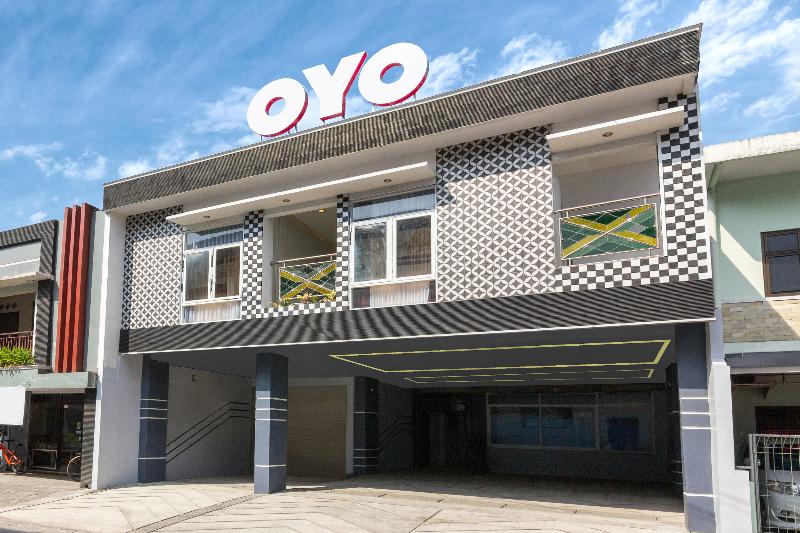 Отель Artomoro Family Guesthouse By Oyo Rooms