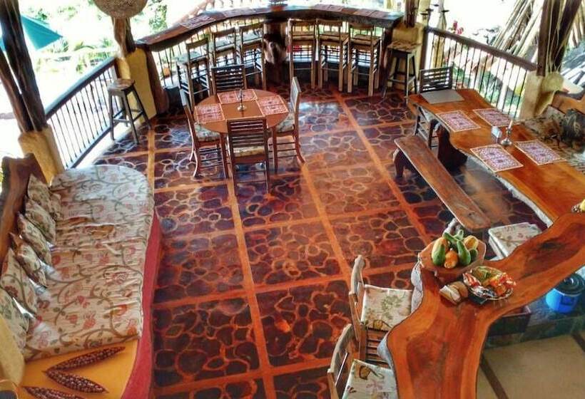 هتل Boutique La Casa Que Canta