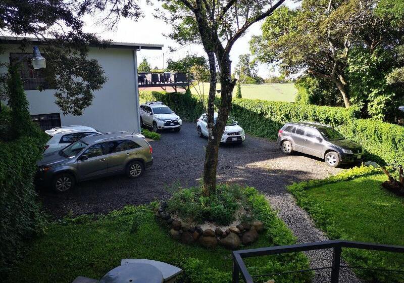 בית מלון כפרי Calathea Lodge Monteverde