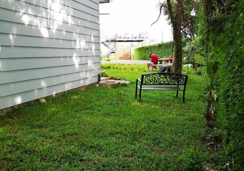 בית מלון כפרי Calathea Lodge Monteverde