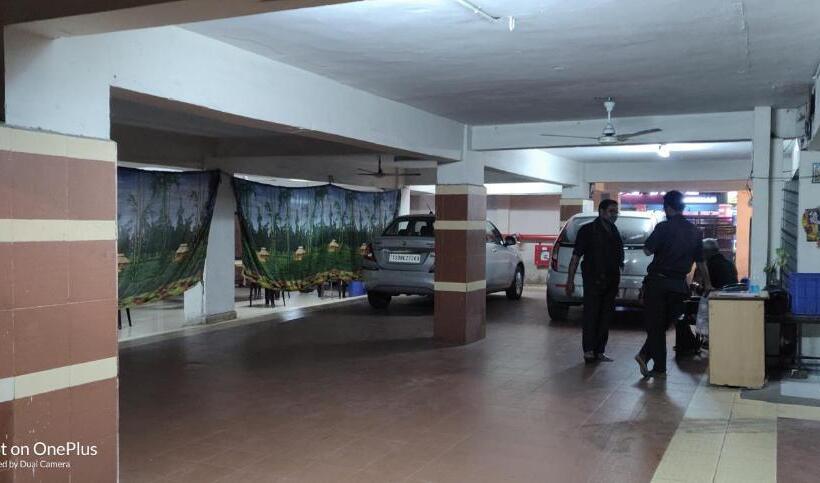 Отель Dwaraka Inn