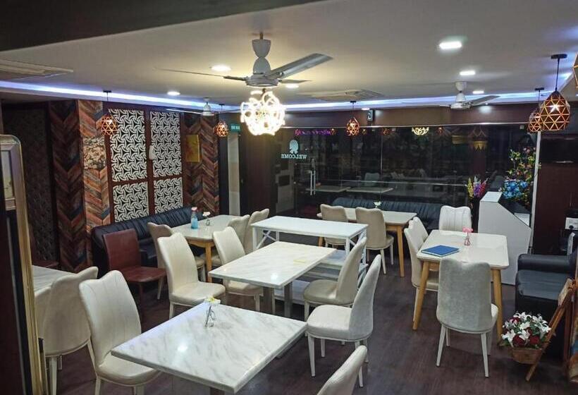 Отель Dwaraka Inn