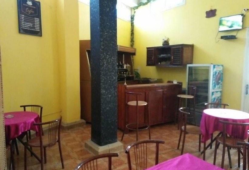 هتل Hôtel Le V. Rocher