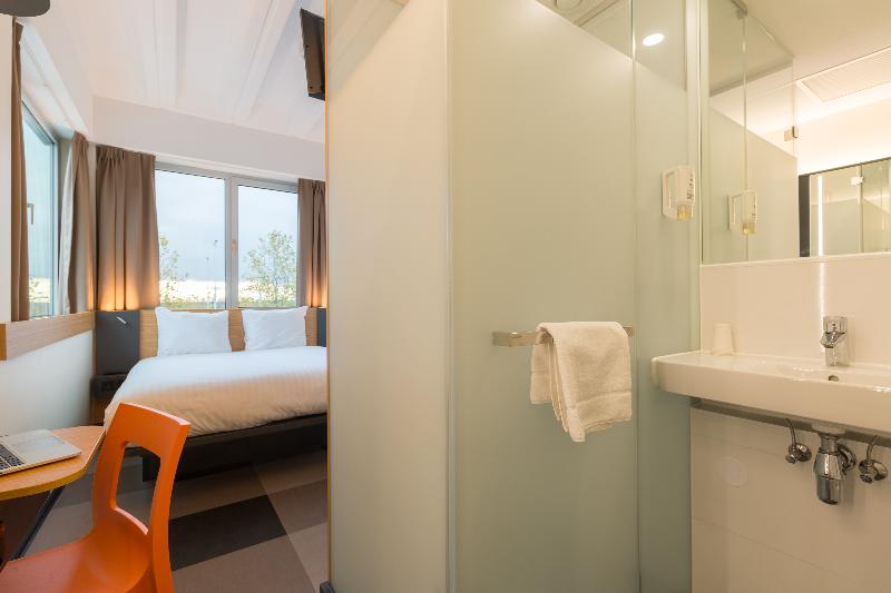 Maxhotel Amsterdam Airport Schiphol   Recently Renovated