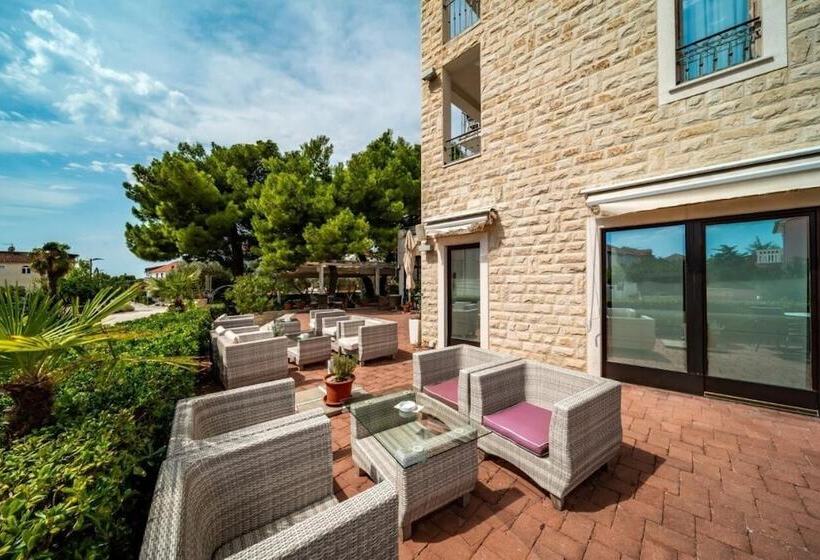 בית מלון כפרי Nikola