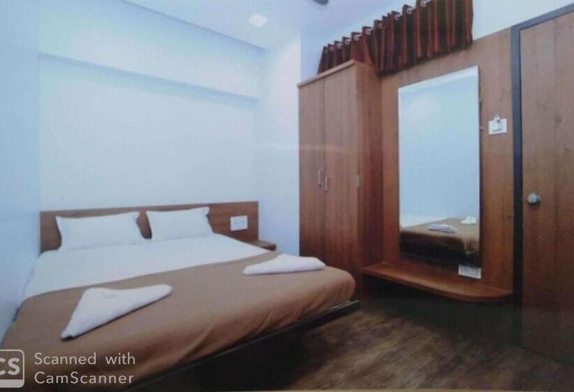 בית מלון כפרי Rajhuns Deluxe Lodging