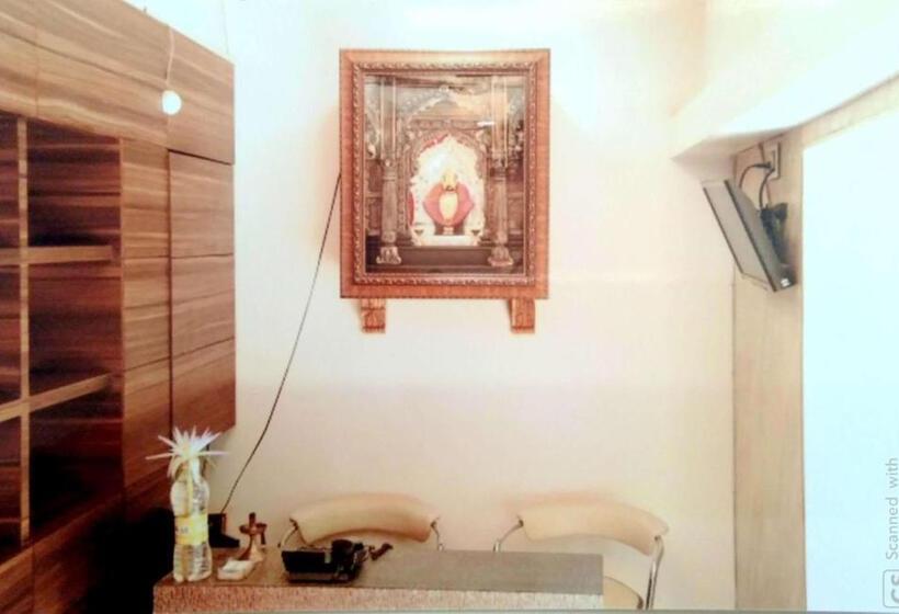 בית מלון כפרי Rajhuns Deluxe Lodging