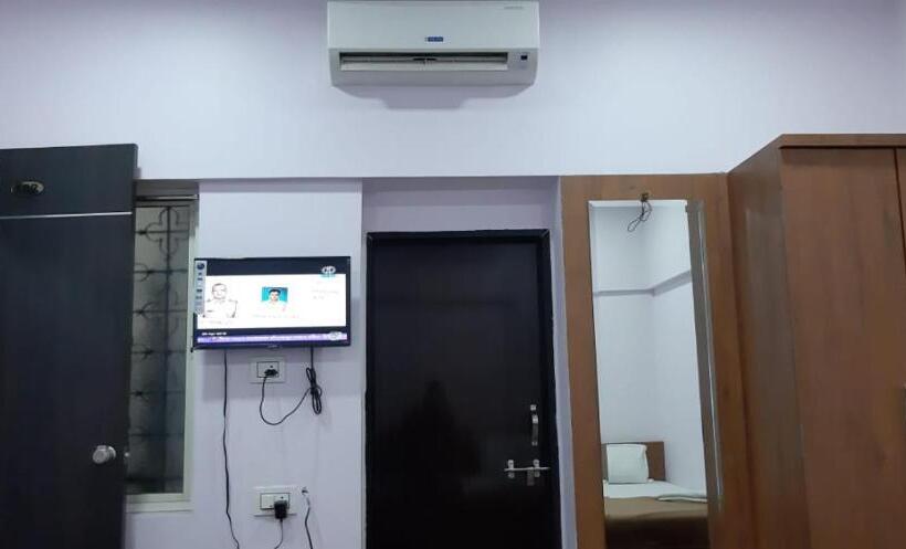 בית מלון כפרי Rajhuns Deluxe Lodging