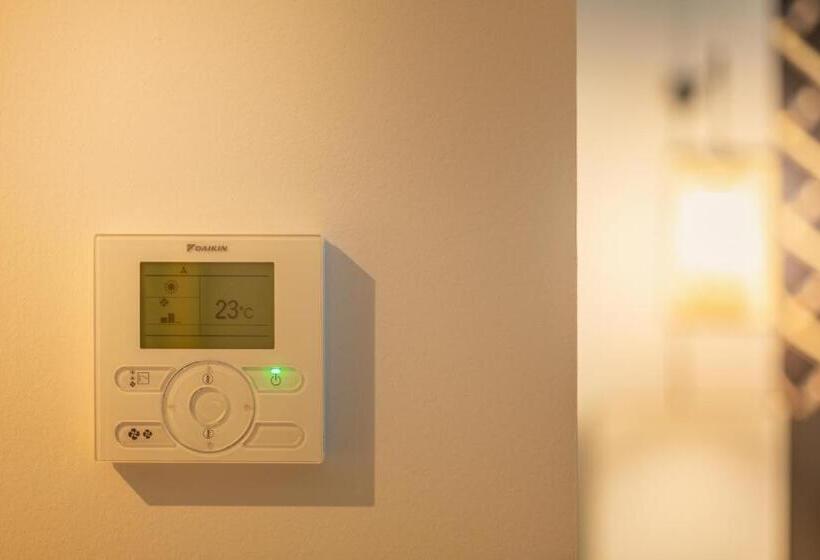 Hotelli Holiday Inn   The Niu, Mesh Stuttgart Messe, An Ihg