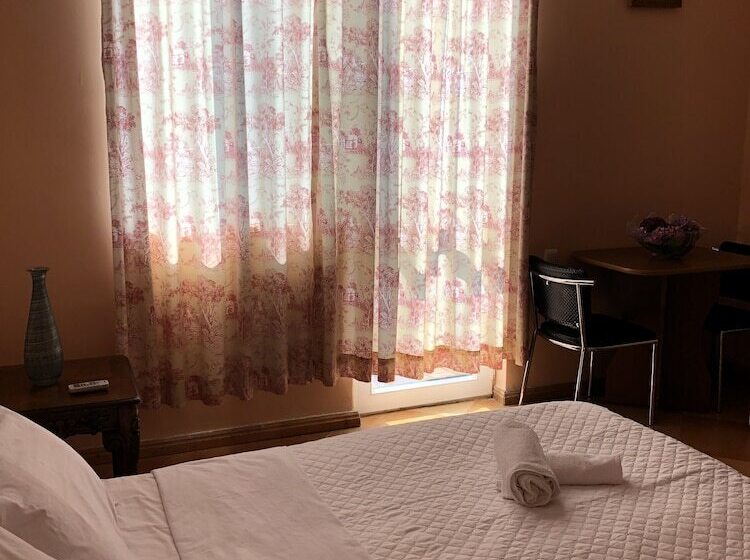 هتل Villa Gardenia Ureki