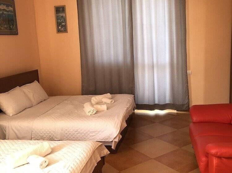 هتل Villa Gardenia Ureki