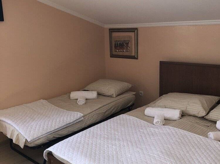 هتل Villa Gardenia Ureki