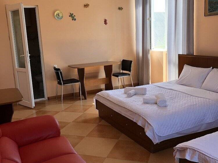 هتل Villa Gardenia Ureki