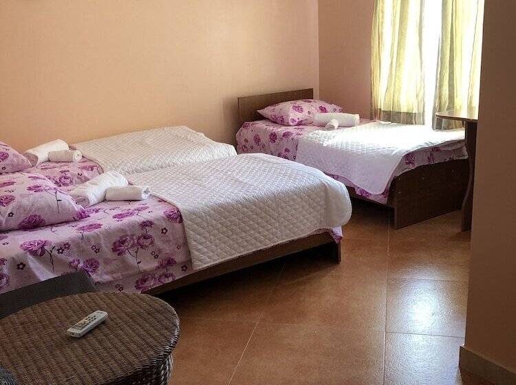 هتل Villa Gardenia Ureki