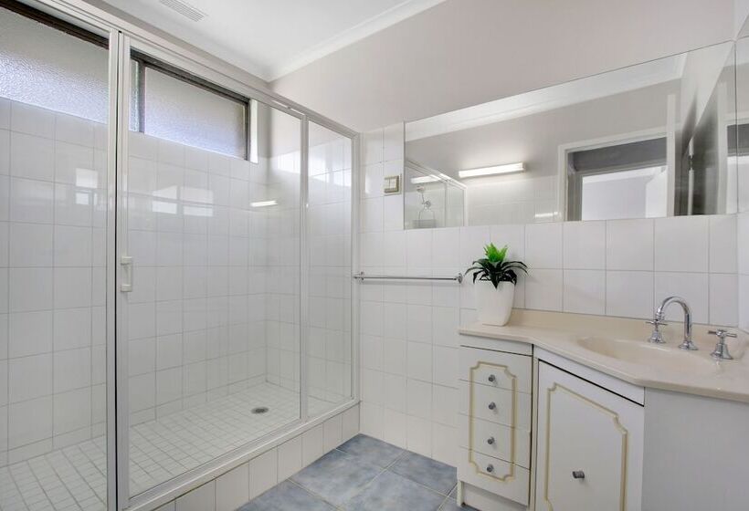 Hybiscus Waterfront Apartments