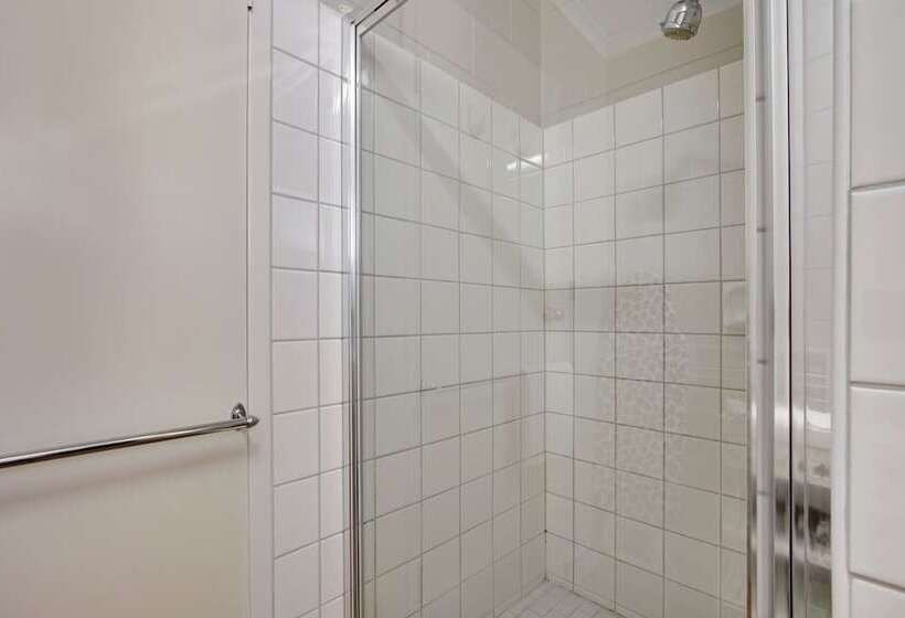 Hybiscus Waterfront Apartments