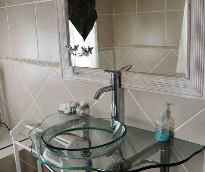 פנסיון Gemstone Guest House