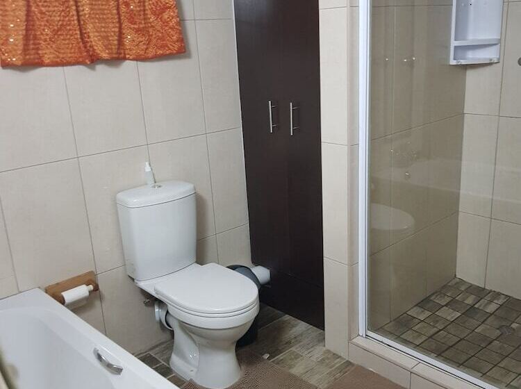 פנסיון Gemstone Guest House