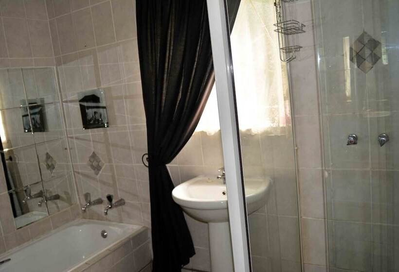 פנסיון Gemstone Guest House