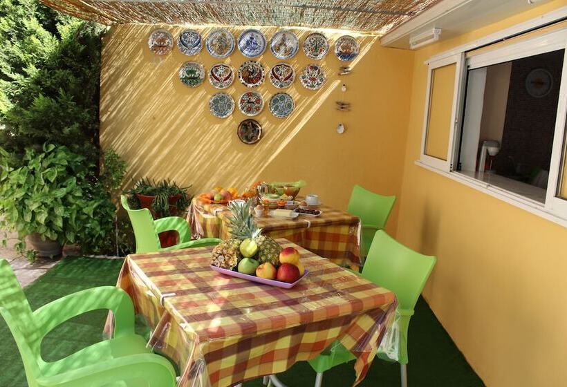 Пансион Georgia Old Town Apartments