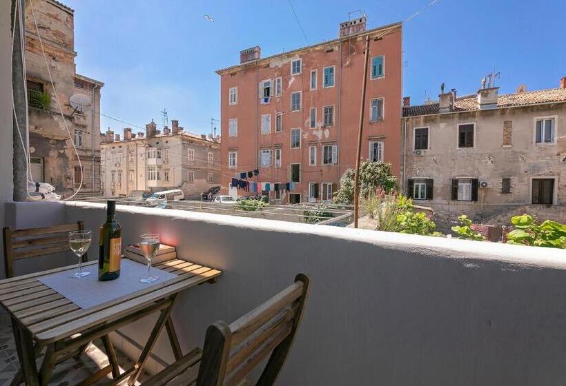 ペンション La Preziosa Rooms