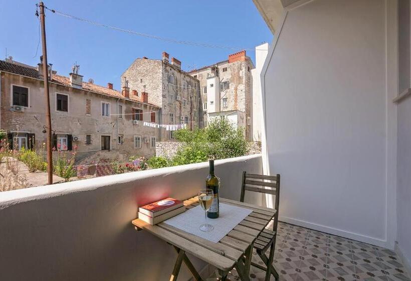 ペンション La Preziosa Rooms