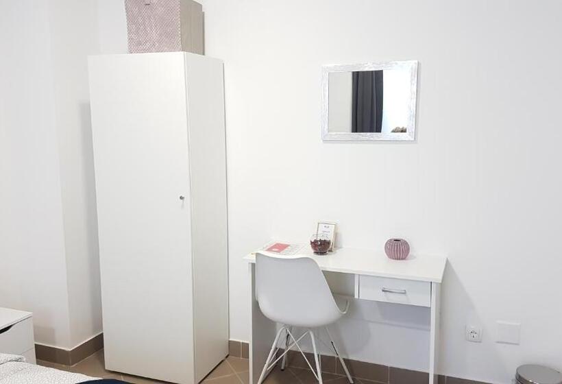 بنسيون Marko Airport Rooms