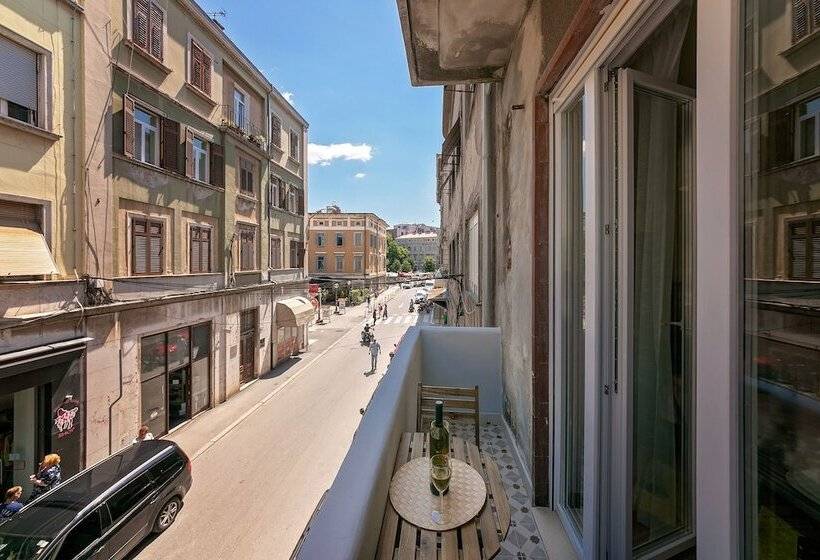 ペンション Preziosa