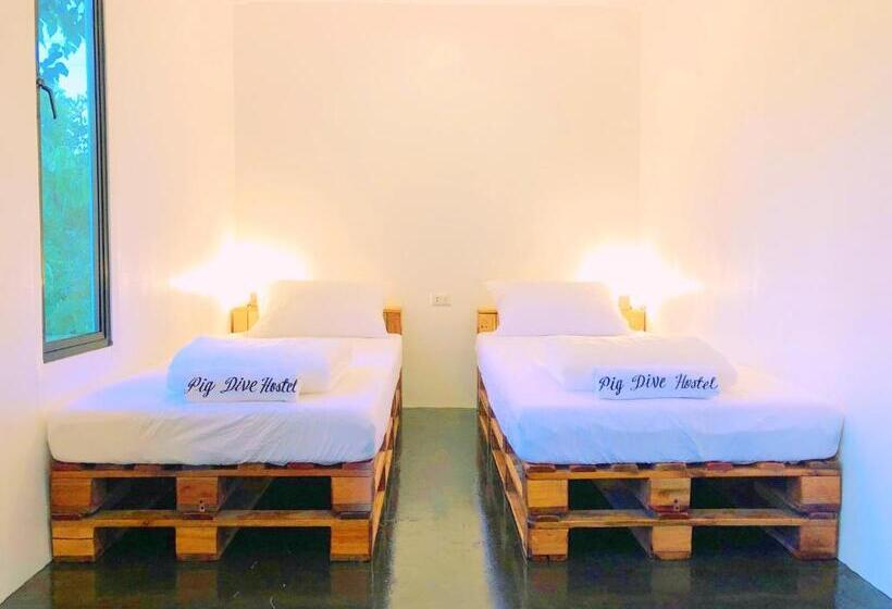 Pig Dive Hostel Moalboal