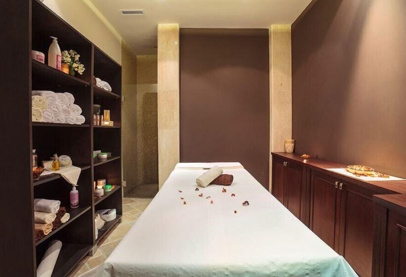 리조트 Oasis Beach Club