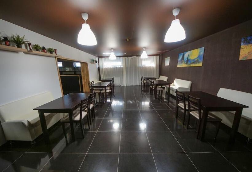 استراحتگاه Tri Morya