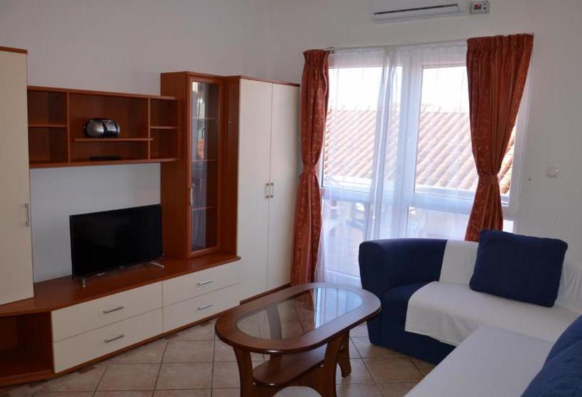 Apartments Pirovcanka