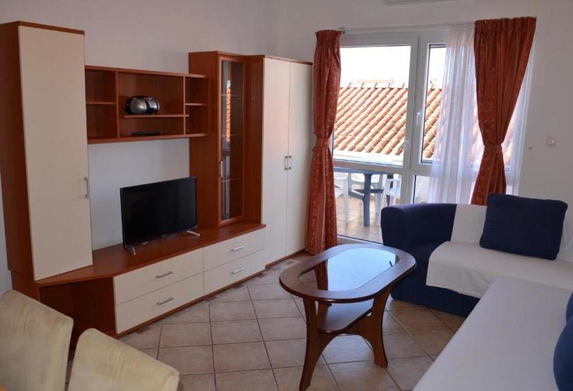 Apartments Pirovcanka